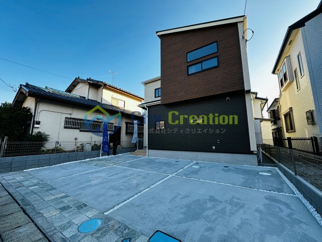 平塚市寺田縄　新築一戸建て　1号棟の前面道路含む現地写真