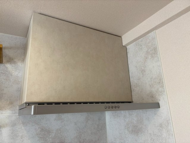 ネオハイツ森林公園Aの設備|スタイリッシュでお手入れのしやすいレンジフード。