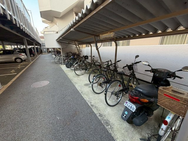 ネオハイツ森林公園Aの駐輪場