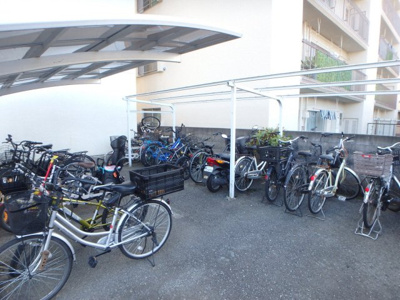 【その他共用部分】 | オーティーハイツ広田 | 屋根付きの駐輪場
