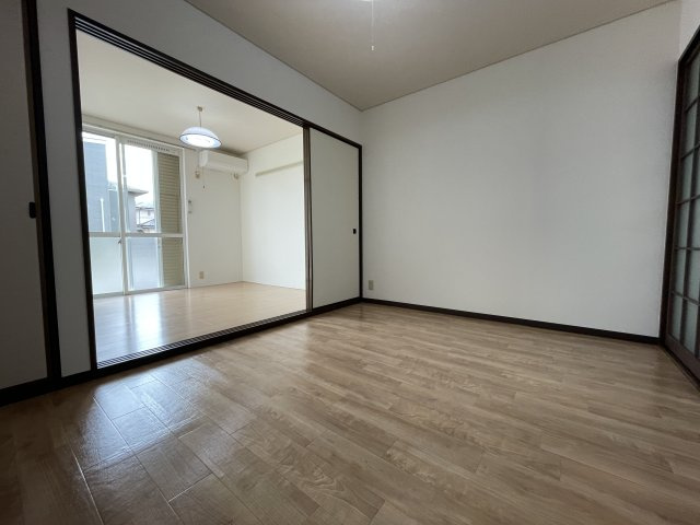 ベルテ東金の洋室