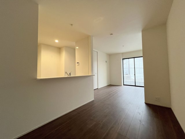 福生市福生　新築戸建全2棟の居間・リビング|インテリアもOK！シンプルな造り、お好きなインテリアも選びたいですね♪