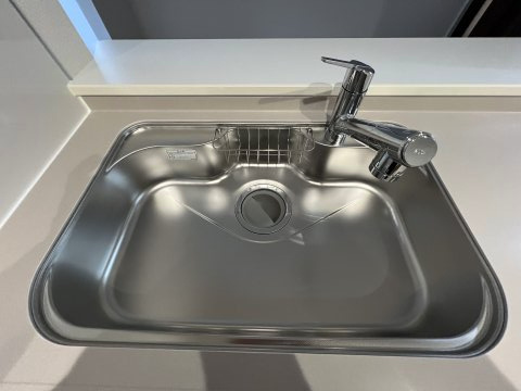 福生市福生　新築戸建全2棟のキッチン|浄水器付きシンク