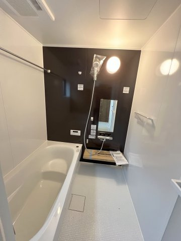 福生市福生　新築戸建全2棟の浴室|一日の疲れを癒やしてくれる1坪のバスルーム｡ボタンを押すだけの操作でお湯はりも楽々｡