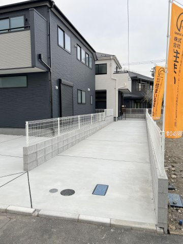 福生市福生　新築戸建全2棟の駐車場|カースペース2台可！