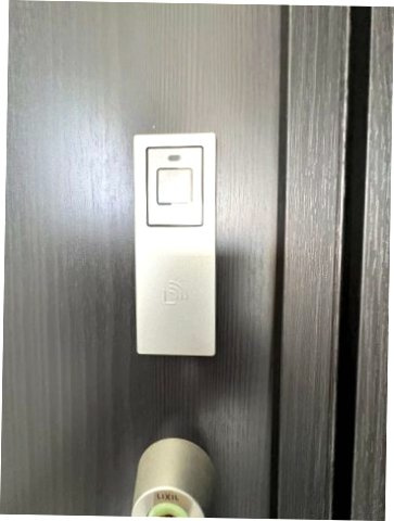 福生市福生　新築戸建全2棟の防犯設備|玄関のカードキーは､かざすだけで解錠できる便利な電池式電子錠です。