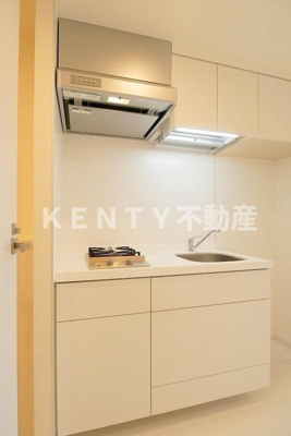 【キッチン】 | THE PREMIUM CUBE G 大崎 | コンパクトなキッチンで掃除もラクラク