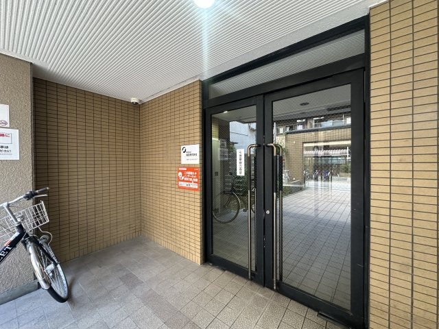 リファインハイツナカモトのエントランス