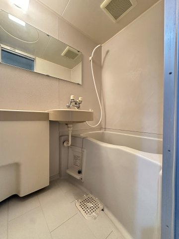 リファインハイツナカモトの浴室