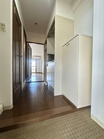 リファインハイツナカモトの玄関