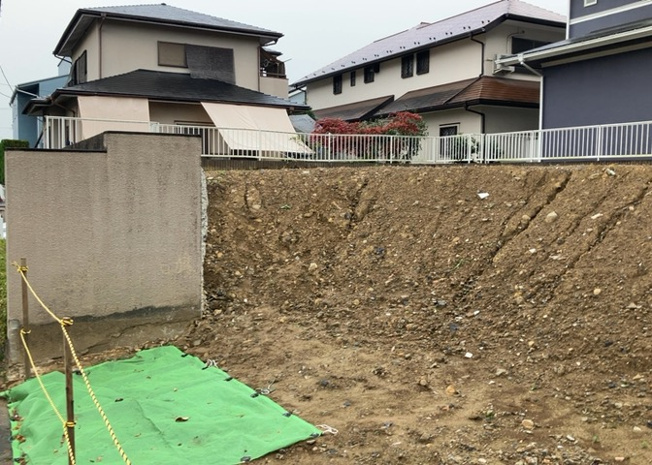 【外観】 | 土地の面積＝住宅面積ではありません。建ぺい率の問題などで、土地のある場所によって住宅を建てられる面積は限られています。高さもしかり、「土地」という言葉の中には、建築条件も含まれると考えておきましょう。