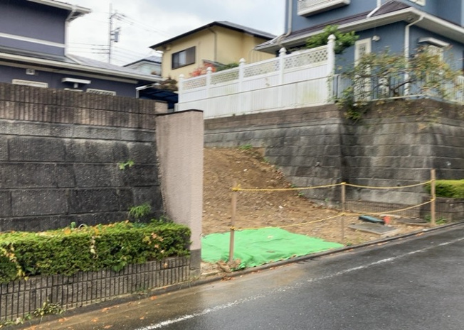 【外観】 | 土地購入を検討されている場合、境界杭がない状態で購入してしまうと境界確定測量をする必要があり、費用がかかります。購入の前に、売主、隣土地所有者立ち合いのもと境界を確定し境界杭を設置するのがベストです。