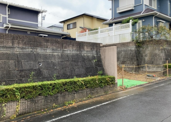 【外観】 | 家を建てる前提で土地を探している場合、地盤の丈夫さは譲れない条件の一つです。地盤が脆弱だと追加工事が必要となります。また、過去に地盤沈下や液状化現象を起こした土地は、できるだけ避けた方がいいでしょう。