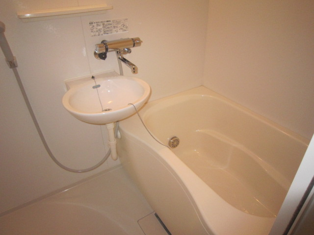 武蔵野市境南町５丁目の賃貸マンションの浴室