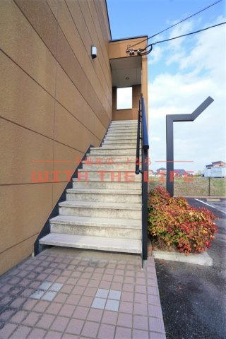 メゾン・サンセリテ【10,000円キャッシュバック対象物件】のエントランス|落ち着いたエントランスです