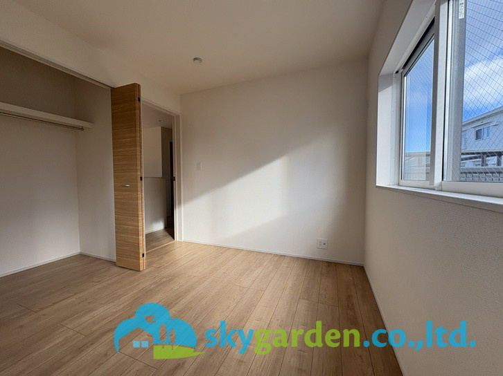 茅ヶ崎市松が丘2丁目　全2棟2号棟の玄関|落ち着いた玄関です