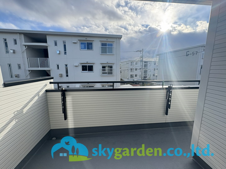 茅ヶ崎市松が丘2丁目　全2棟2号棟のバルコニー|お洗濯にも便利なバルコニー付き