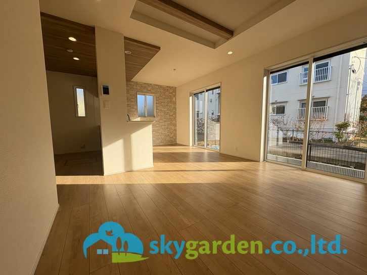 茅ヶ崎市松が丘2丁目　全2棟2号棟の居間・リビング|おしゃれなリビングです