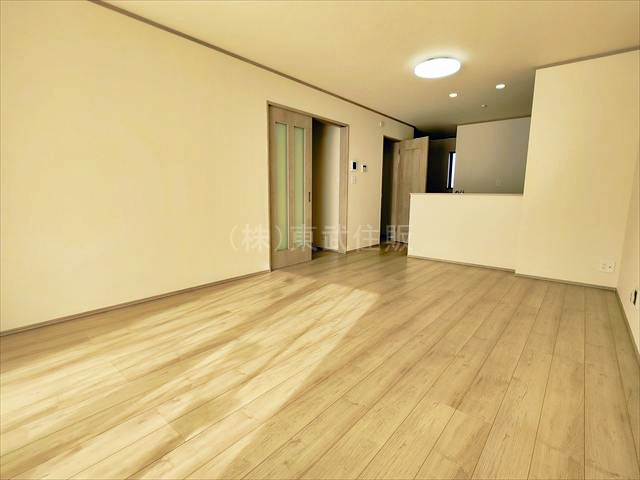 【居間・リビング】 | ふじみ野市上福岡第1期　全2棟　B号棟 | 日当たりの良いリビングダイニングです