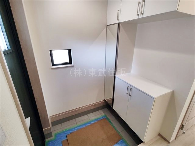 【玄関】 | ふじみ野市上福岡第1期　全2棟　B号棟 | 明るい玄関です