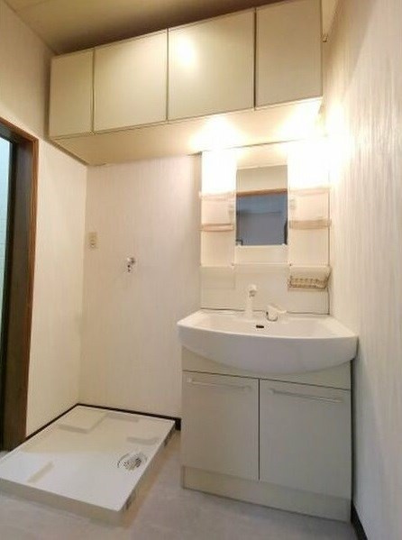 大谷町貸家の洗面所