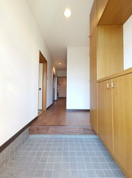 大谷町貸家の玄関