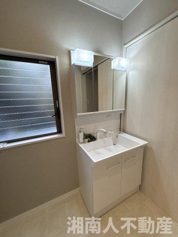 平塚市御殿1丁目　中古一戸建ての独立洗面台|独立洗面化粧台が付いています