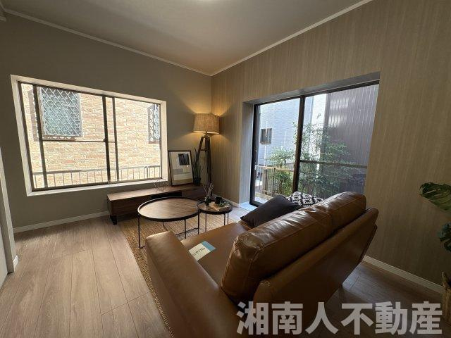 平塚市御殿1丁目　中古一戸建ての居間・リビング|こちらのリビングで趣味の時間をお楽しみください