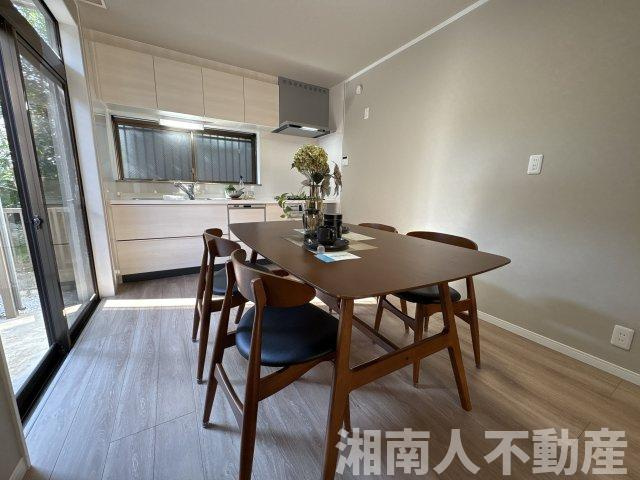 平塚市御殿1丁目　中古一戸建ての居間・リビング|ゆったりとした居間です