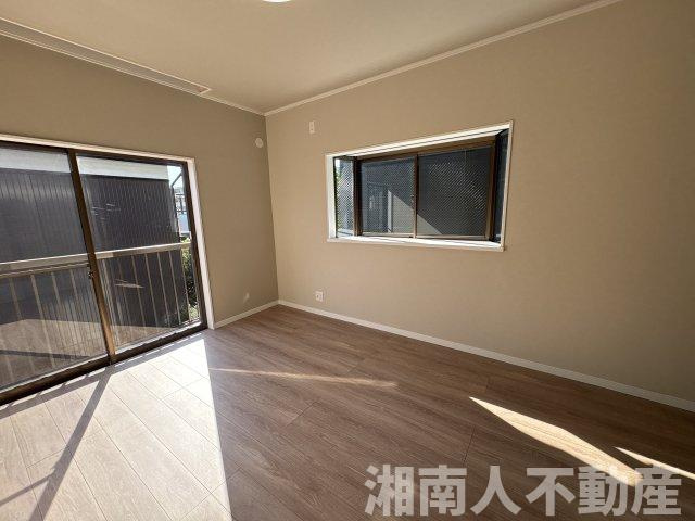 平塚市御殿1丁目　中古一戸建ての洋室|落ち着いた色調の洋室です