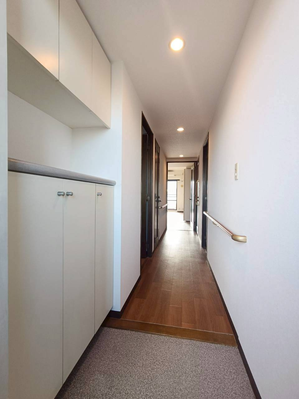 三郷ガーデンハウスの玄関|ゆったりとした玄関です