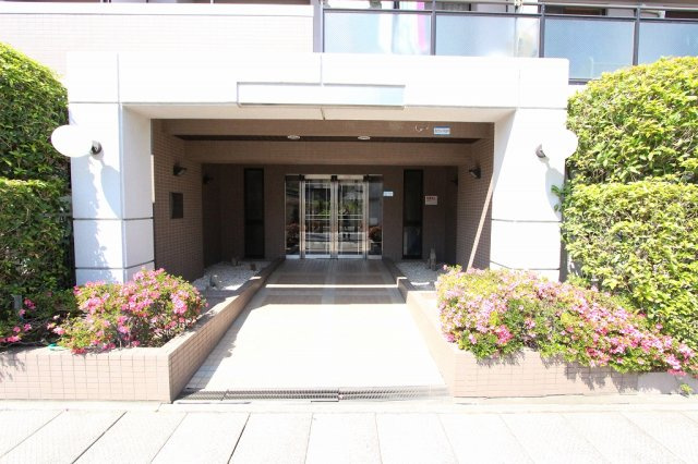 三郷ガーデンハウスのエントランス|毎日通るエントランスはこのようになっています