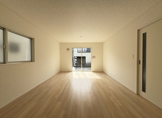 【外観】 | 富士見市水谷東1丁目　新築一戸建住宅　全2棟　(志木本店) | 販売現地／2025年12月6日撮影　
制震装置「SAFE365」標準搭載で地震に強く永く安心して暮らせる邸宅です。