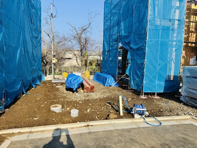 八王子市　弐分方町　新築一戸建て　１０期の駐車場|～並列2台駐車可能カースペース付き～