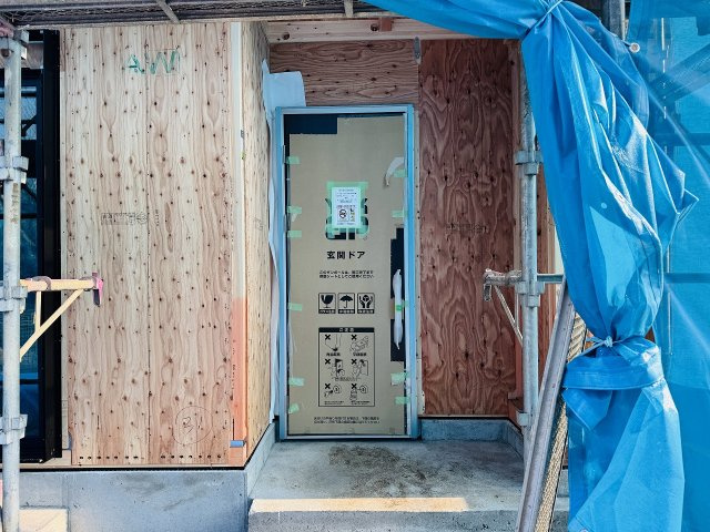 八王子市　弐分方町　新築一戸建て　１０期の玄関|～玄関は安心のWロックキーを採用～