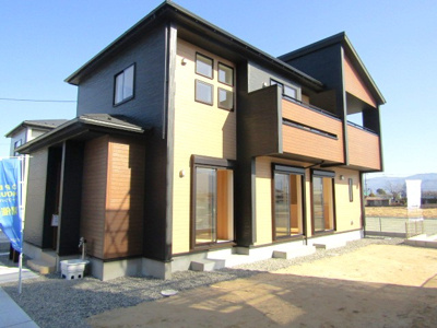 【外観】 | ブルーミングガーデン中央市西花輪　2号棟 | 外観もきれいです