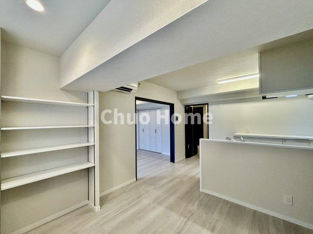 レジェンド浅草の居間・リビング|【居間・リビング】「ＬＤＫは家族団らんをデザイン」広いＬＤＫでは家族が集まり一緒の時間を過ごせる工夫がされております。何気ない一日の当たり前のひとコマがいつか一生の宝物になります