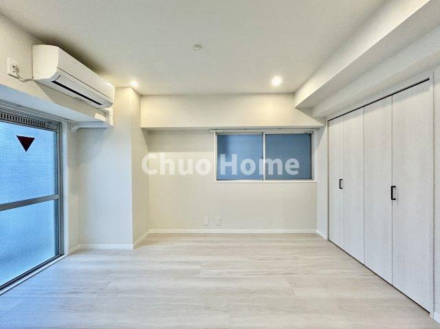 レジェンド浅草の洋室|【洋室】快適に過ごす条件は、一人ひとり違います。だからこそ飾り過ぎないシンプルな内装と偏り過ぎないデザインで統一しております。居住していく中でオーナー様だけの【マイホーム】に創り上げて下さい