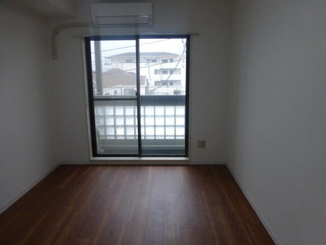 サンウィング南行徳　３０２の居間・リビング