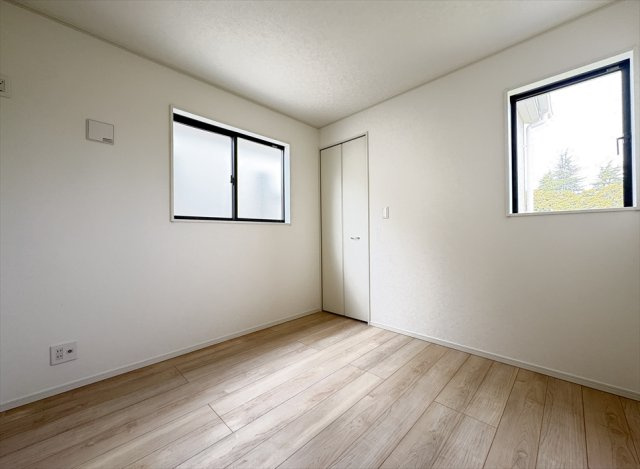 【洋室】 | 富士見市水谷東1丁目　新築一戸建住宅　全2棟　(志木本店) | 洋室4.5帖／スーパーやコンビニ、病院など生活に欠かせない施設が徒歩圏内に充実したエリアです。