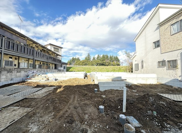 【外観】 | 富士見市水谷東1丁目　新築一戸建住宅　全2棟　(志木本店) | 販売現地／2025年12月6日撮影　
スーパーやコンビニ、病院など生活に欠かせない施設が徒歩圏内に充実したエリア