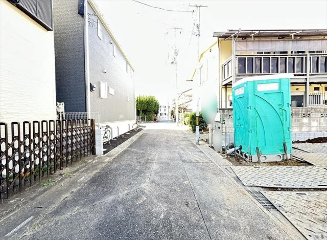 【前面道路含む現地写真】 | 富士見市水谷東1丁目　新築一戸建住宅　全2棟　(志木本店) | 前面道路の様子／閑静な住宅地なので静かな暮らしを好む方も快適にお住まいいただけます。