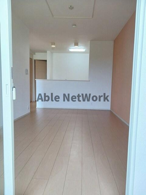 サンビトレスⅢの居間・リビング|13.6帖