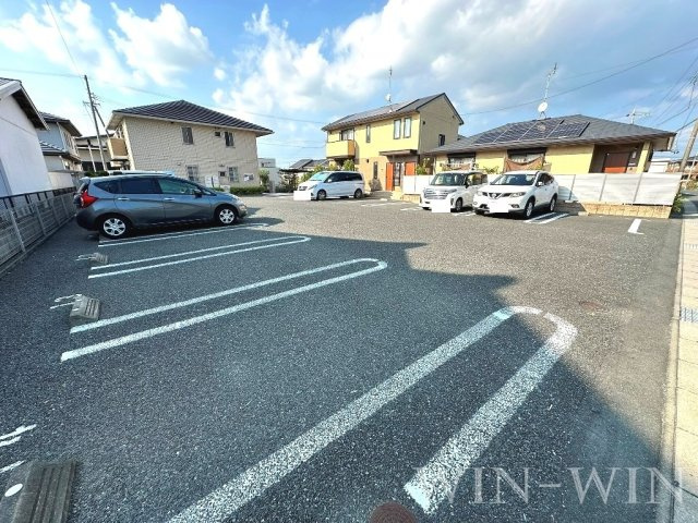 ロイヤルウィットの駐車場