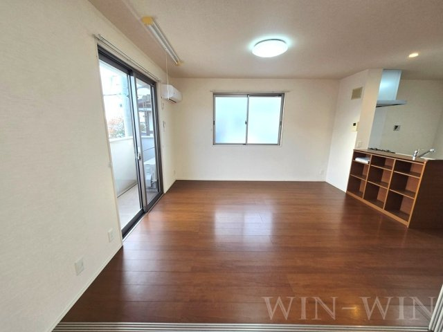 ロイヤルウィットの居間・リビング