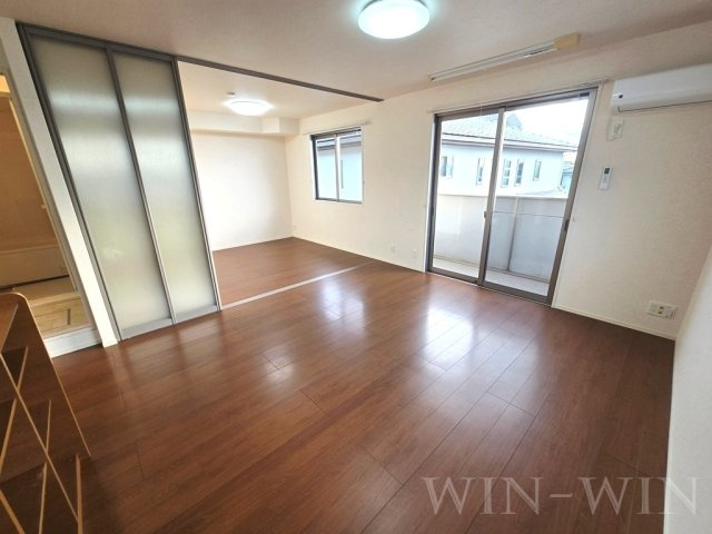 ロイヤルウィットの居間・リビング