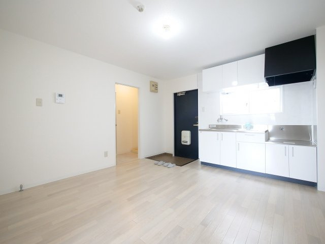 シェルティ三浜町の居間・リビング|※写真は別の部屋のものです。