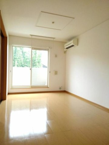 【居間・リビング】 | グレ－ス新町 | こちらの居間で趣味の時間をお楽しみください