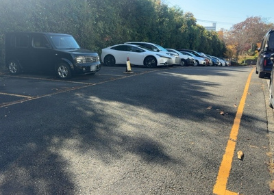 【駐車場】 | グリーンヒル寺田第２住宅 | 駐車場と明記されていても、最小スペースでつくられた駐車場だと大型車は駐車できなかったり、出入りしにくくなったりする可能性があります。お車のサイズと購入したい物件の駐車場のサイズを現地で確認しましょう。