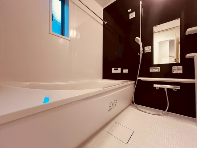 【浴室】 | 杉並区浜田山１丁目　新築戸建て | 清潔感あふれる浴室で、疲れを癒すリラックスできる空間です